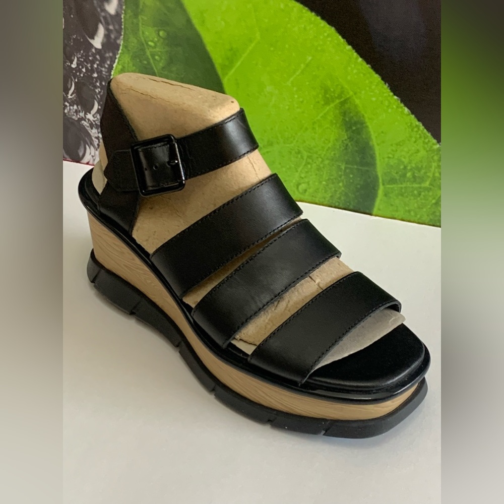New!! Sorel Women’s Joanie III Ankle Strap Sandal /Black. Size 9.5